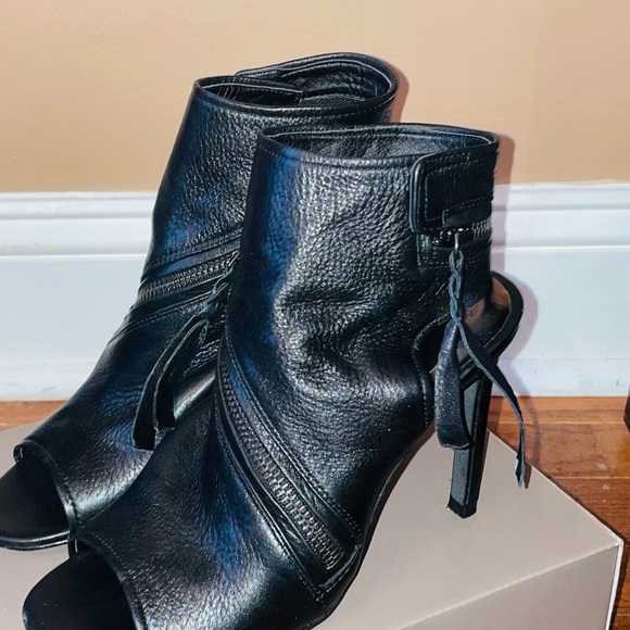 Over ankle heels - Picture 3 of 4